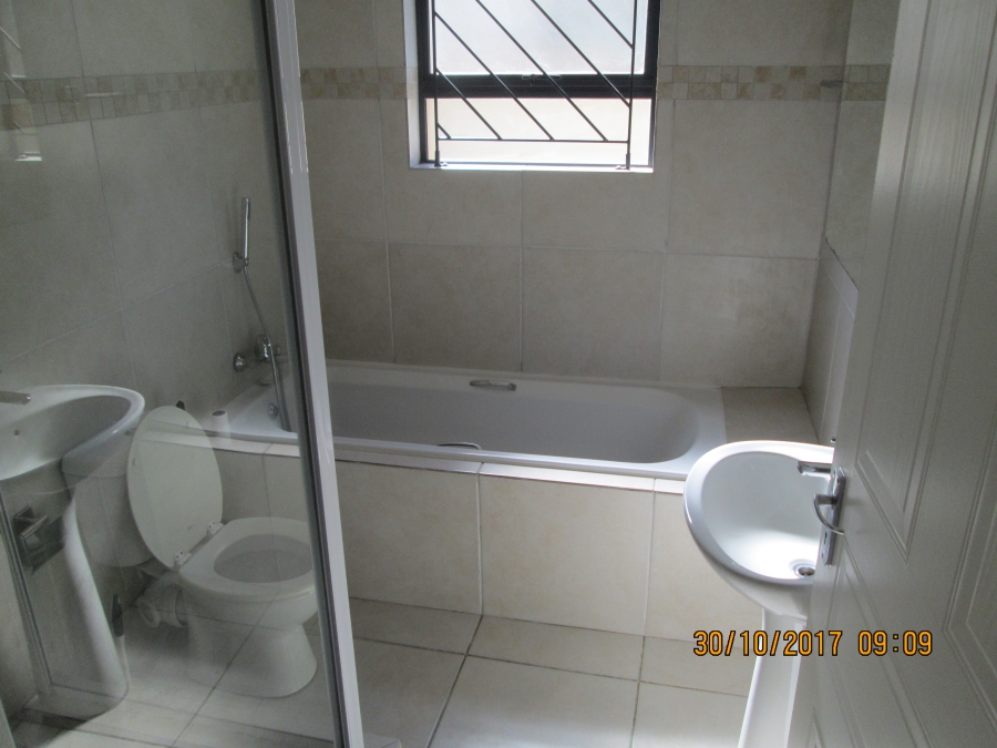 To Let 2 Bedroom Property for Rent in Buh Rein Estate Western Cape